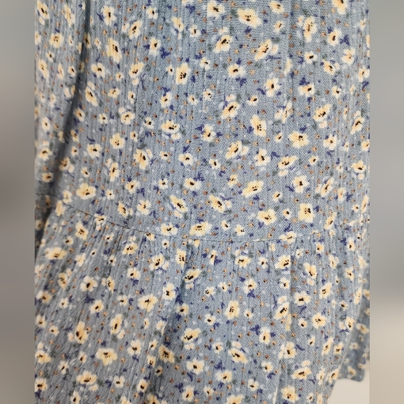 Paper Crane Floral Ruffled tank top - Picture 2 of 5